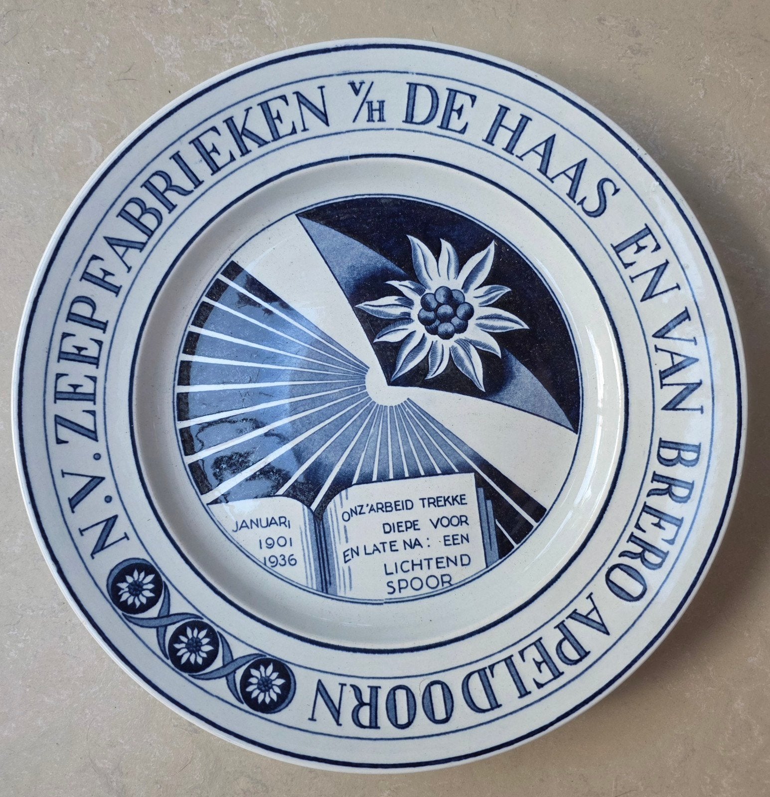 Jubileumbord Zeepfabrieken v/h de Haas en Brero Apeldoorn, Ophalen of Verzenden