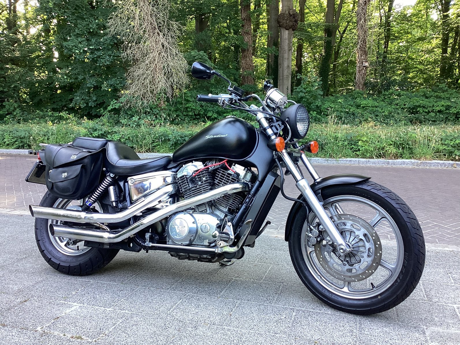 Brute krachtpatser, Shadow VT1100c, Cardan-aandrijving, 2 cilinders, Motorrijbewijs A, Gebruikt