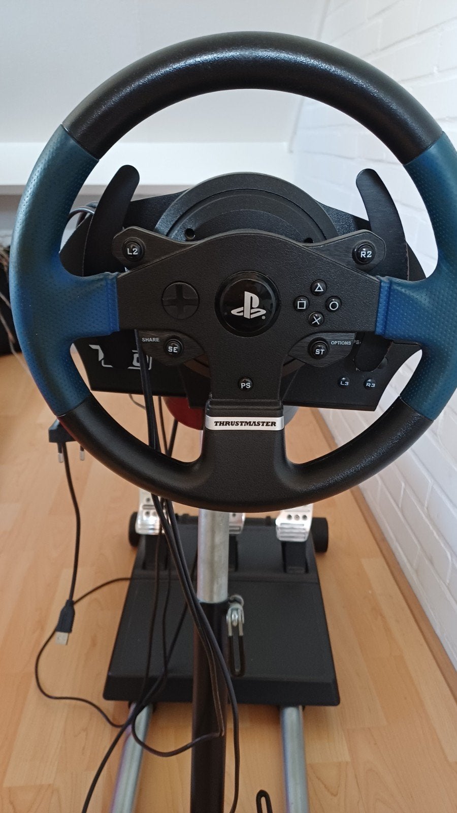 Thrustmaster racestuur met pedalen en Playseat standaard, Spelcomputers en Games, Ophalen, Gebruikt, Stuur of Pedalen, PlayStation 3