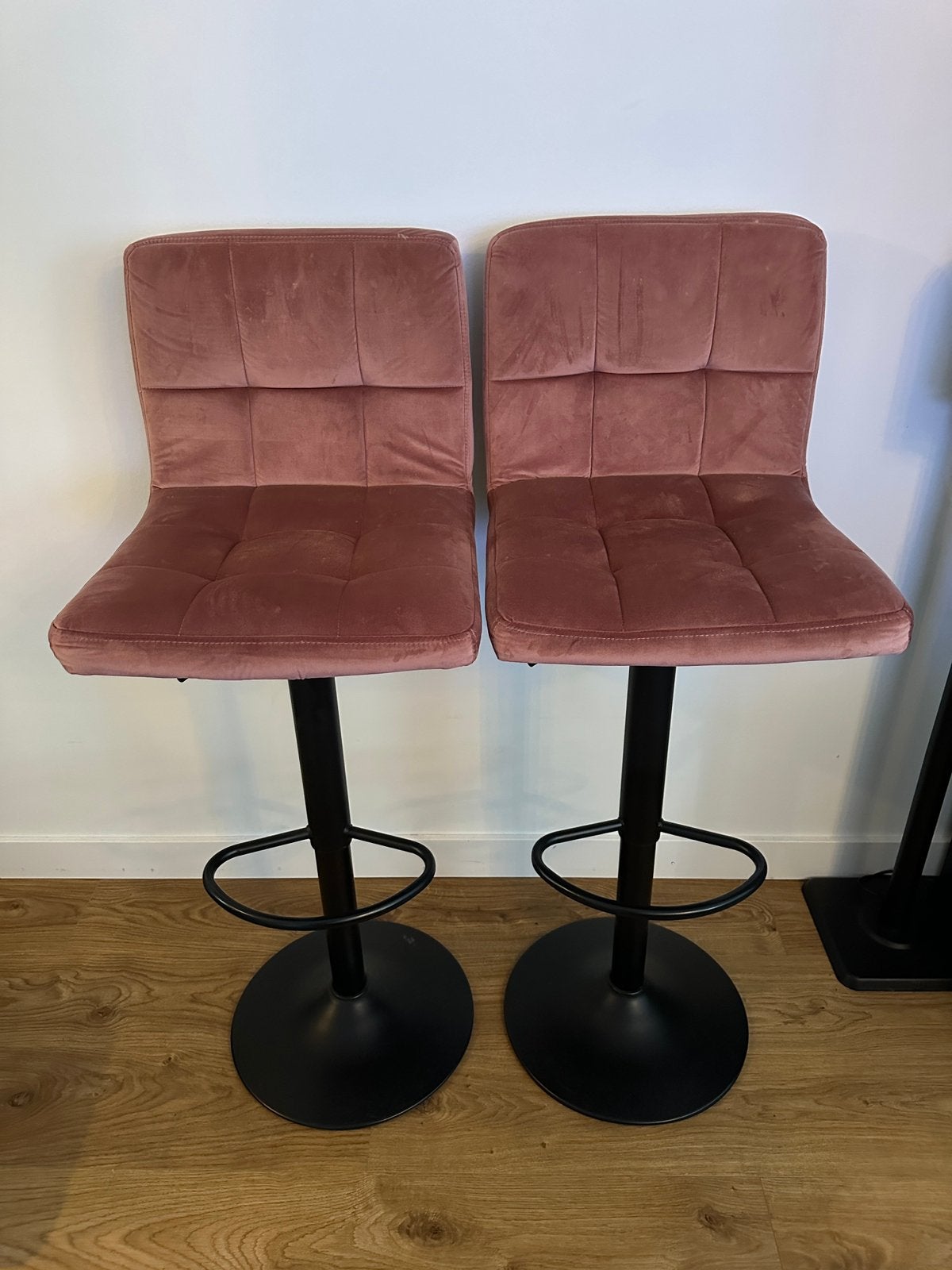 Set of 2 Pink Velvet Bar Chairs / Bar Stools – Like New, Ophalen, Zo goed als nieuw