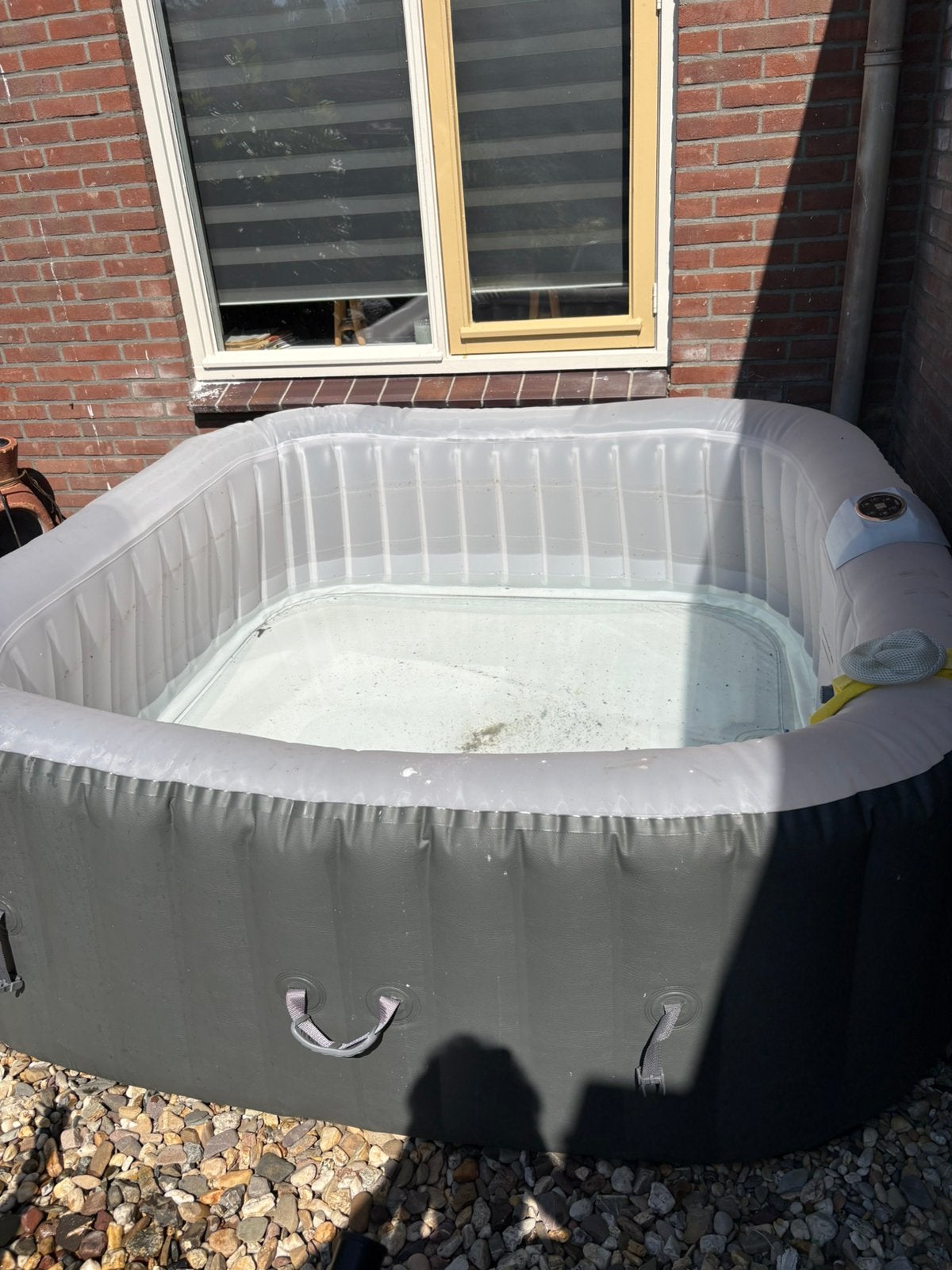 Opblaasbare jacuzzi, Ophalen, Zo goed als nieuw, Afdekzeil