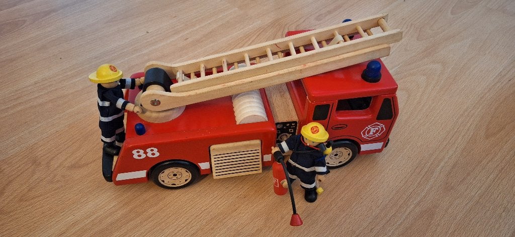 Grote houten brandweerauto, Ophalen, Gebruikt, Duw- of Trekspeelgoed