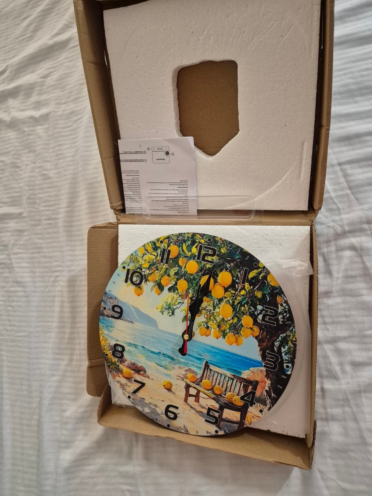 Wandklok Amalfi Limoncello - Nieuw in doos!, Huis en Inrichting, Analoog, Werkt op batterijen, Nieuw, Ophalen of Verzenden