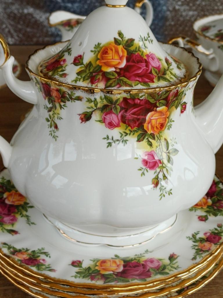 Royal Albert Old Country Roses terrine schaal borden theepot, Ophalen of Verzenden
