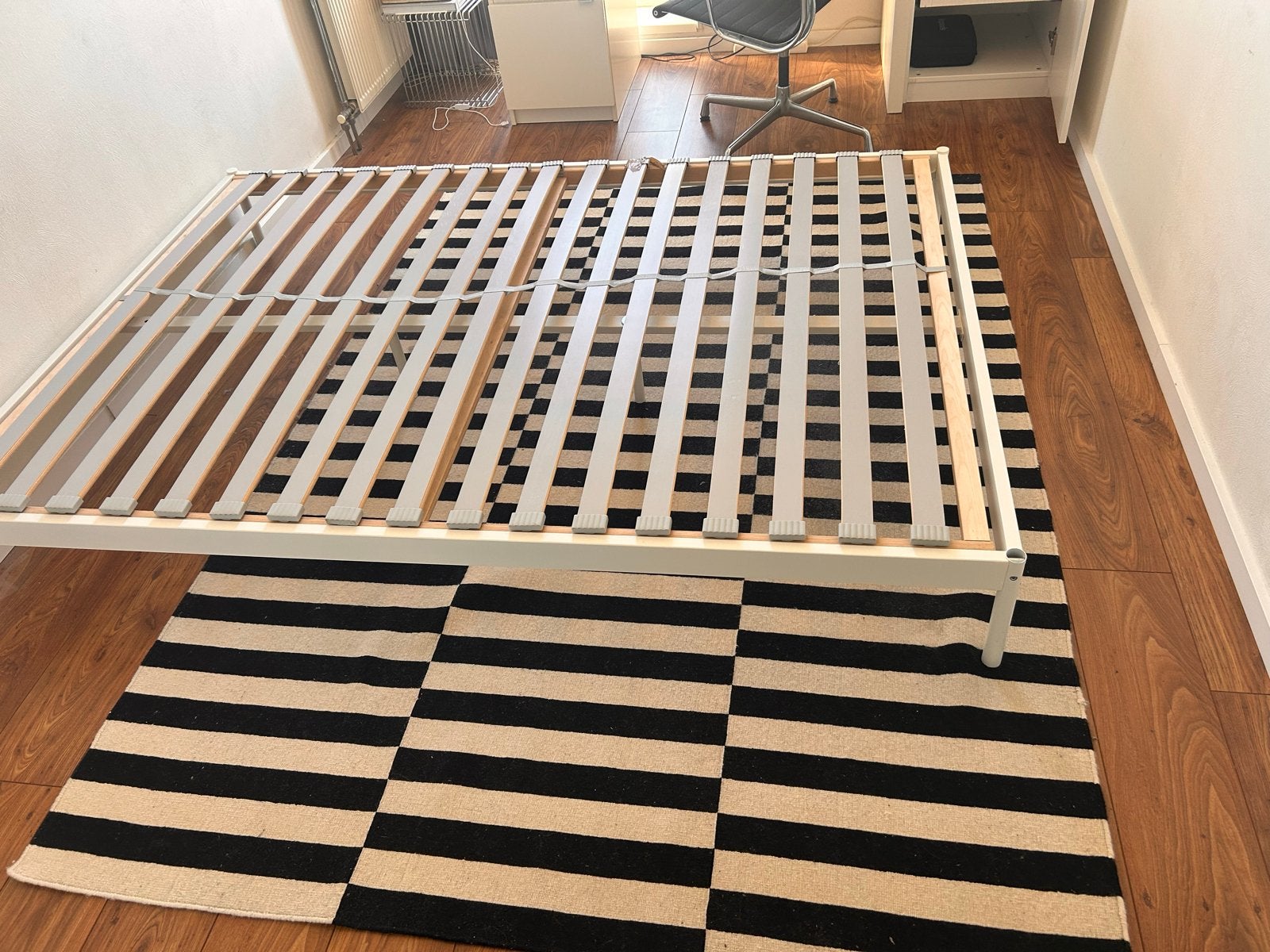 Tweepersoonsbed frame met lattenbodem / IKEA Vevelstad