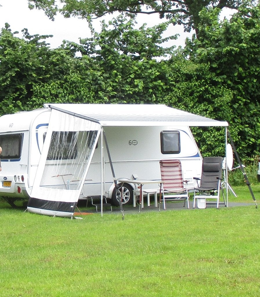 Tourcaravan Wilk met mover, luifel en voortent, Caravans en Kamperen, Caravans, Rondzit, Schokbreker, Particulier, Vast bed