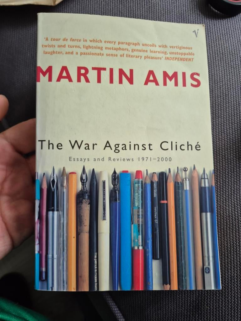 Martin Amis - The War Against Cliché (Essays en Recensies), Ophalen of Verzenden, Gelezen, Martin Amis, Europa overig