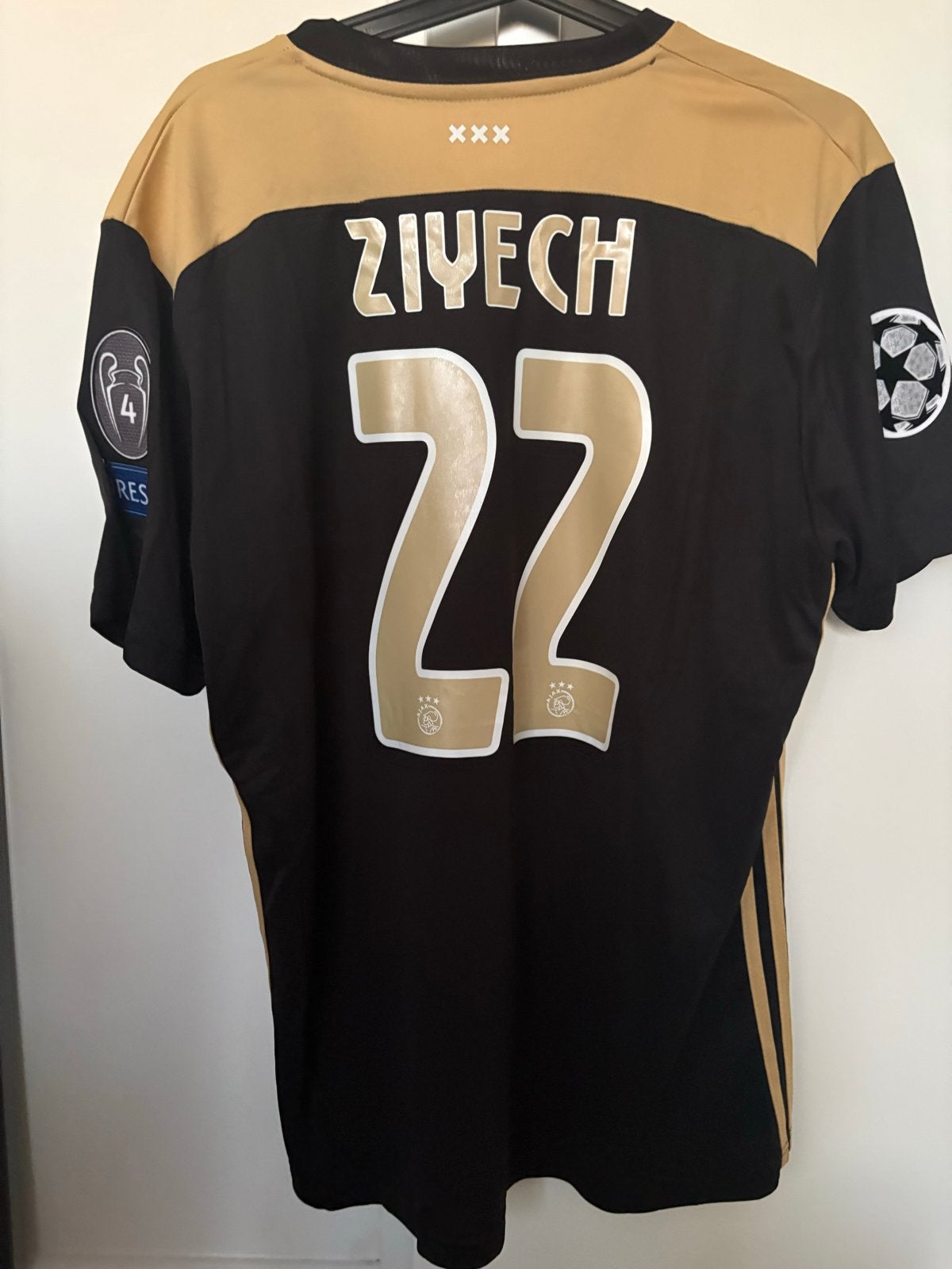 Retro Ajax uitshirt 2019 Hakim Ziyech Large Adidas champions, Maat L, Ophalen of Verzenden, Nieuw, Shirt