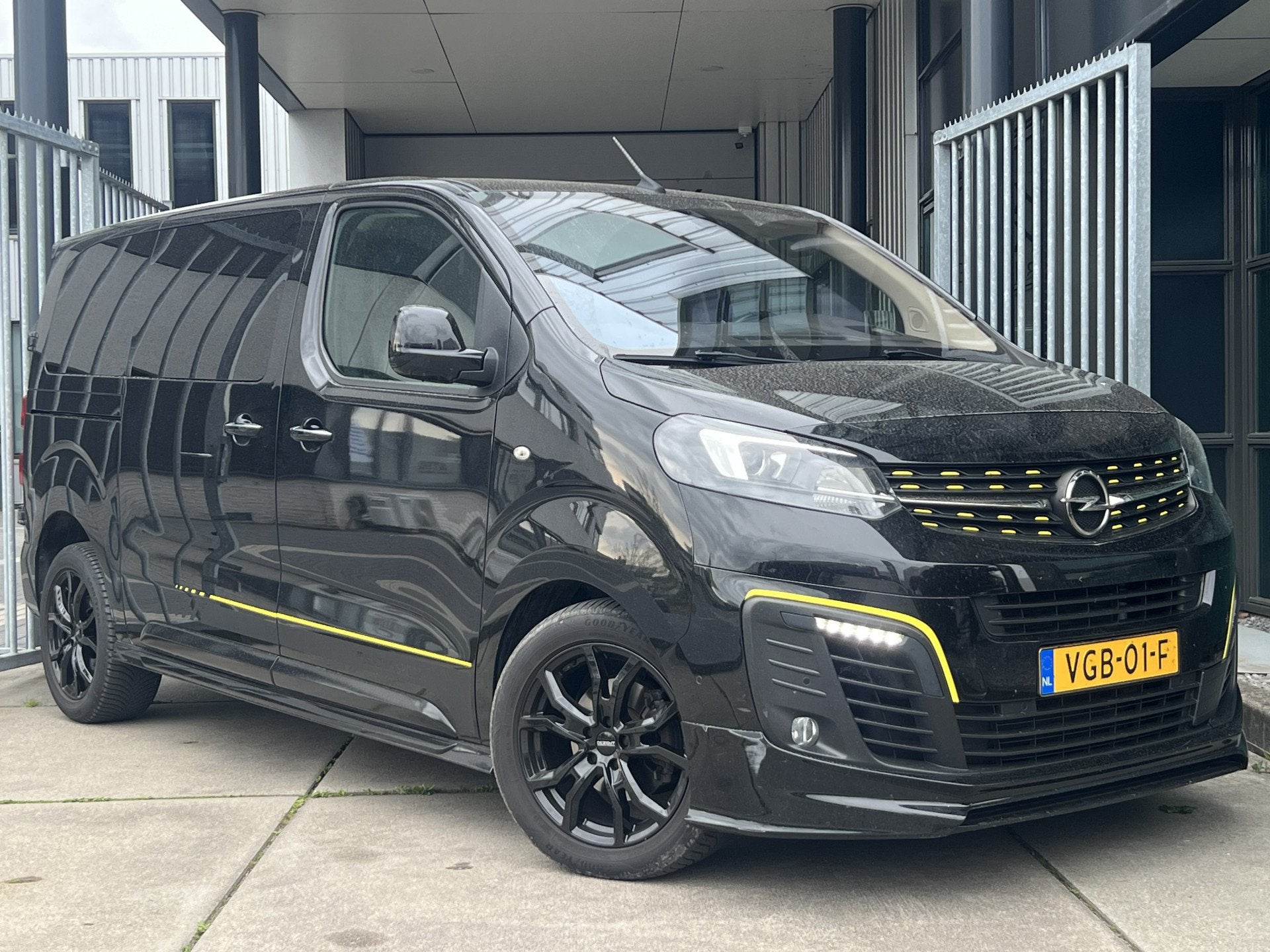 Opel Vivaro 2.0 CDTI 177 PK L2H1 Irmscher Sport Edition | AU, Auto's, Gebruikt, 4 cilinders, Met garantie (alle), 1657 kg