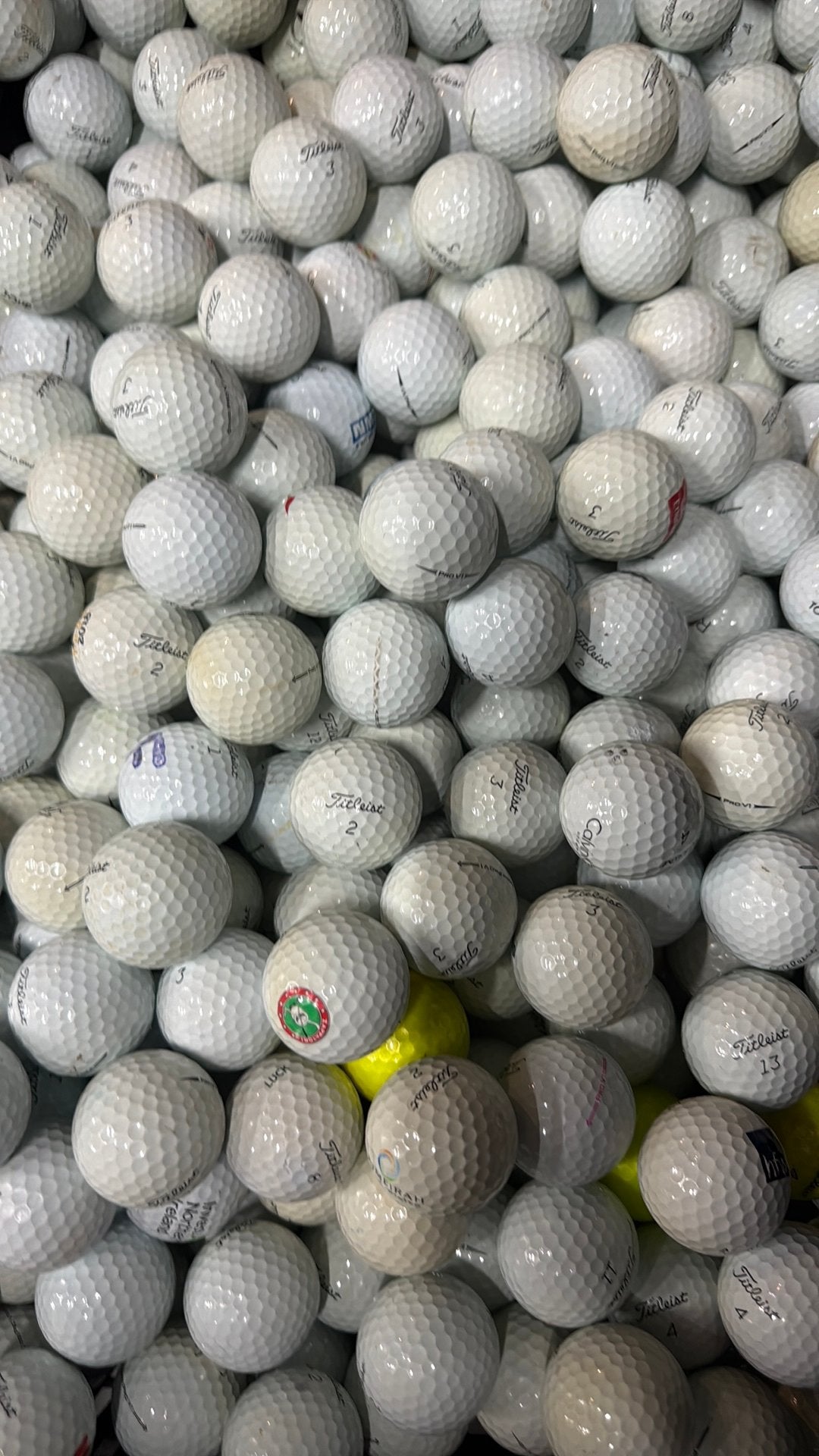 100 Pro v1 Golfballen, Ophalen of Verzenden, Zo goed als nieuw, Bal(len)