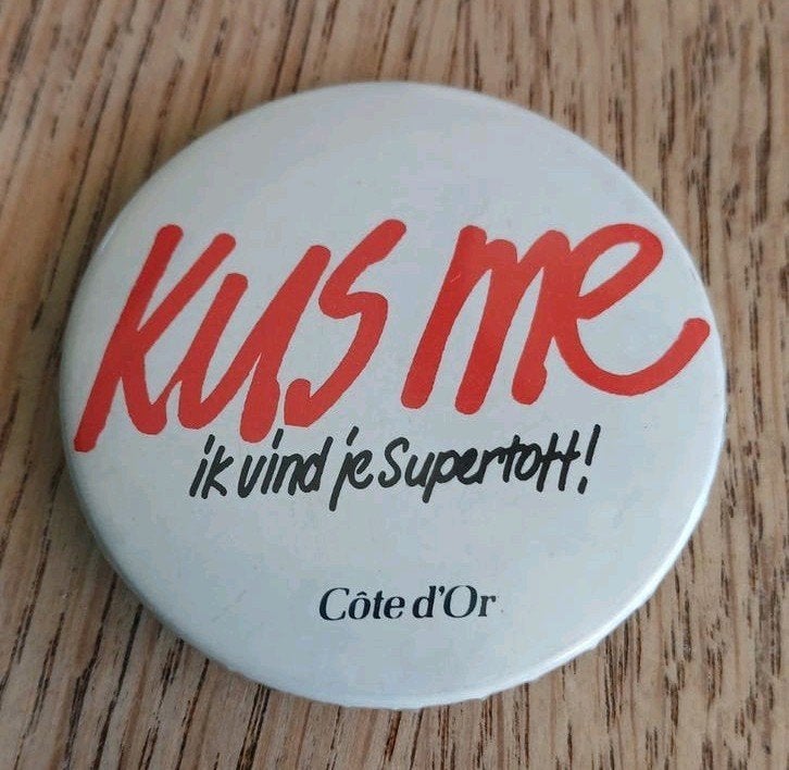 Button KUS ME, Ik vind je supertoff! Côte d'Or, Ophalen of Verzenden, Zo goed als nieuw, Merk, Button