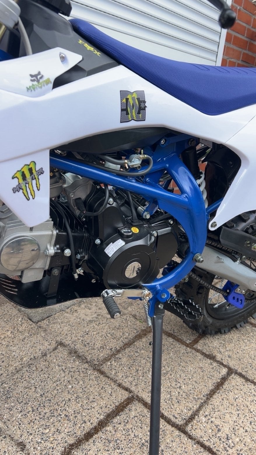 Nieuwe Pitbike - Wit/Blauw met Monster Energy stickers, Fietsen en Brommers, Brommers | Crossbrommers, Ophalen, Zo goed als nieuw