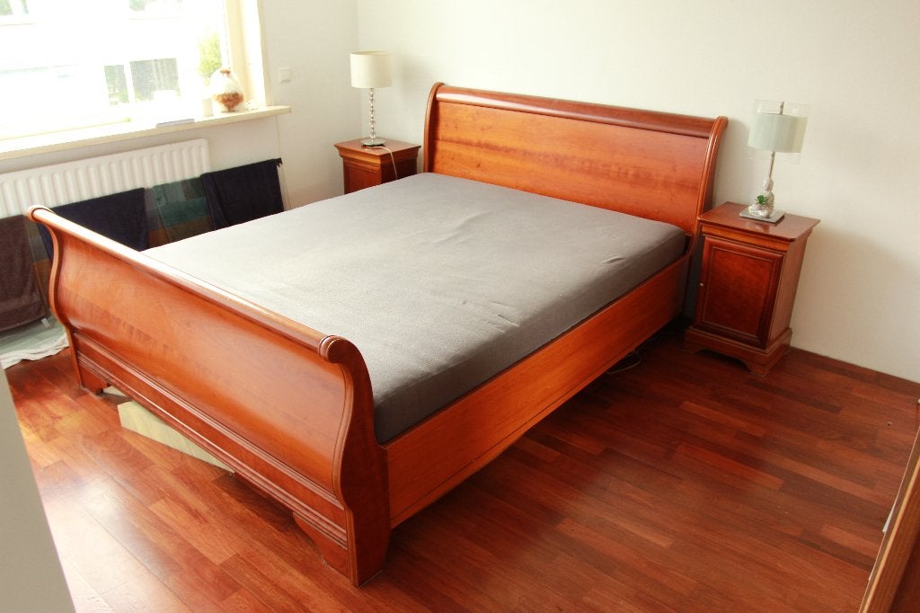 Bed, 2 persoons (2.10 x 1.60), nachtkastjes en spiralen, Ophalen, Gebruikt, 210 cm, Tweepersoons