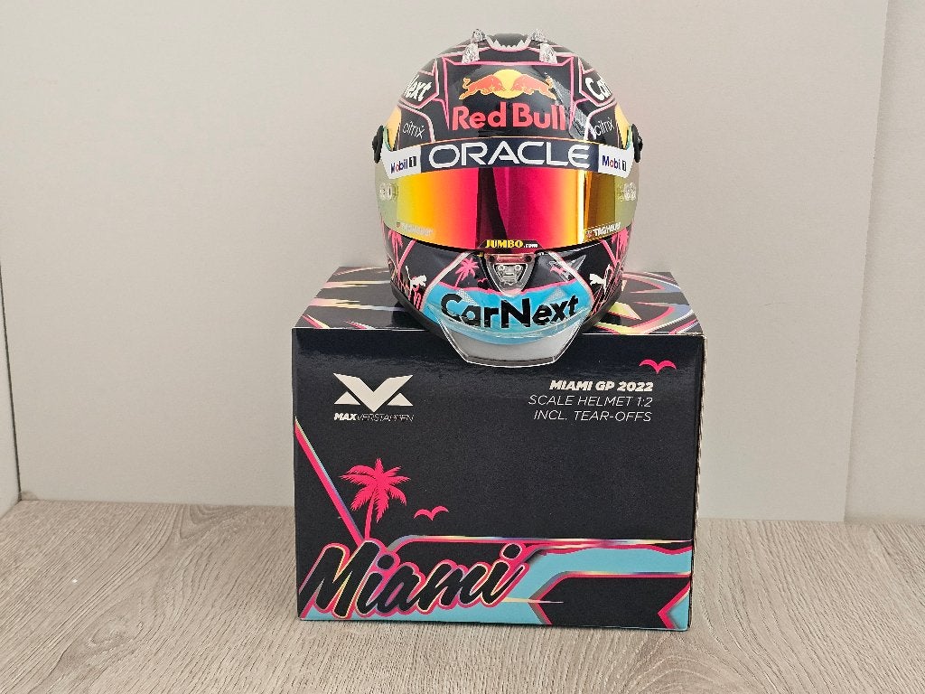 Helm 1:2, Max Verstappen # 1, GP Miami 2022. **als NIEUW**, Ophalen of Verzenden, Zo goed als nieuw, Formule 1