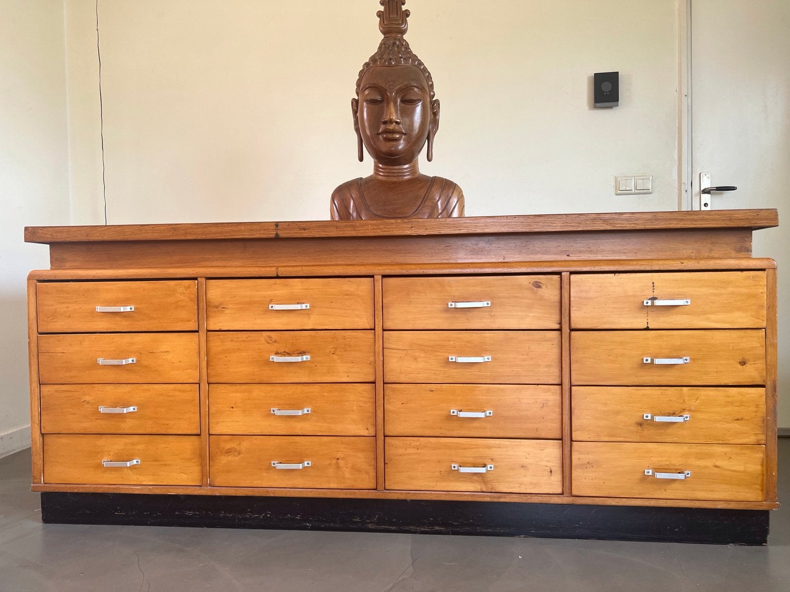 Vintage Massief Beukenhouten Toonbank met 16 Laden en Vitrin, Ophalen