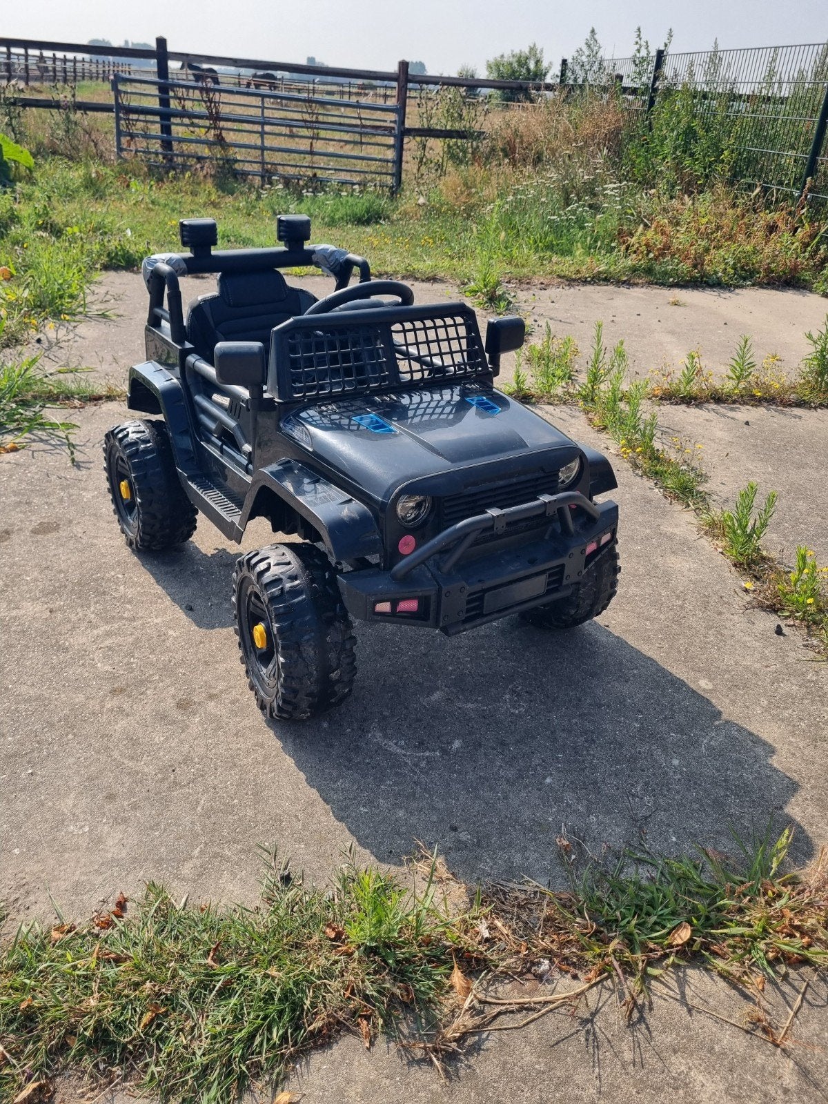 Elektrische kinderauto Jeep met controller en oplader, Kinderen en Baby's, Ophalen, Gebruikt