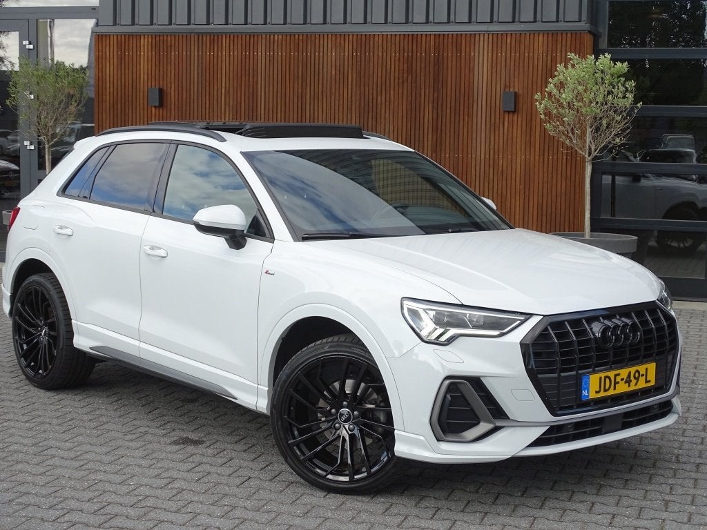 Audi Q3 35 TFSI 150pk/ S-line / 20"/ Matrix / Panorama dak, Automaat, Automatische klimaatregeling, Stof, 4 cilinders