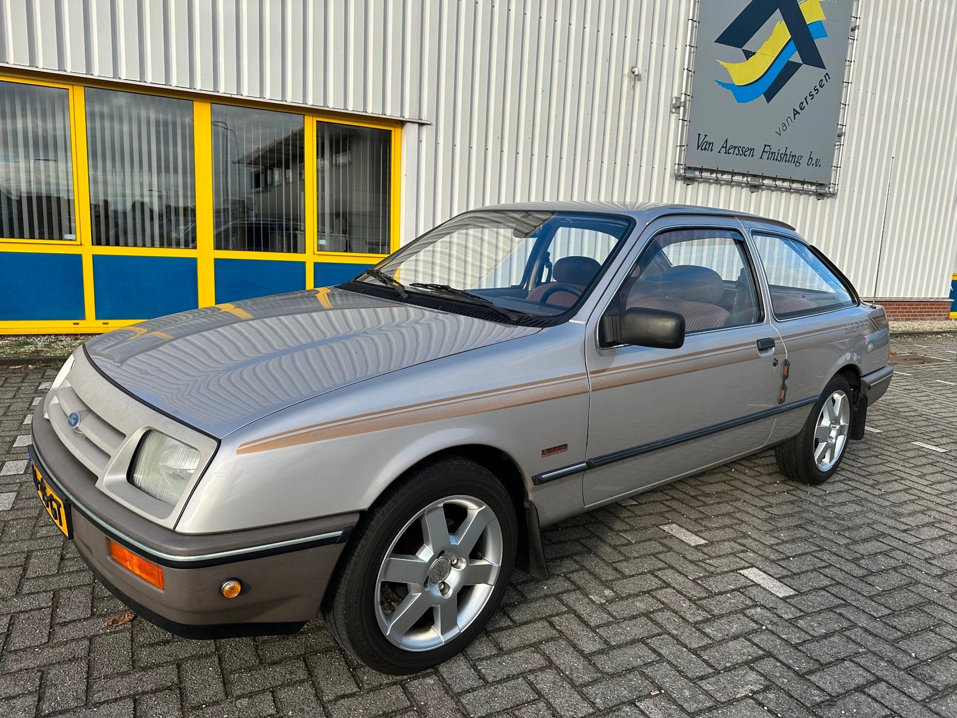 Ford Sierra 1.8 Laser LPG, Gebruikt, 4 cilinders, Bruin, 1796 cc