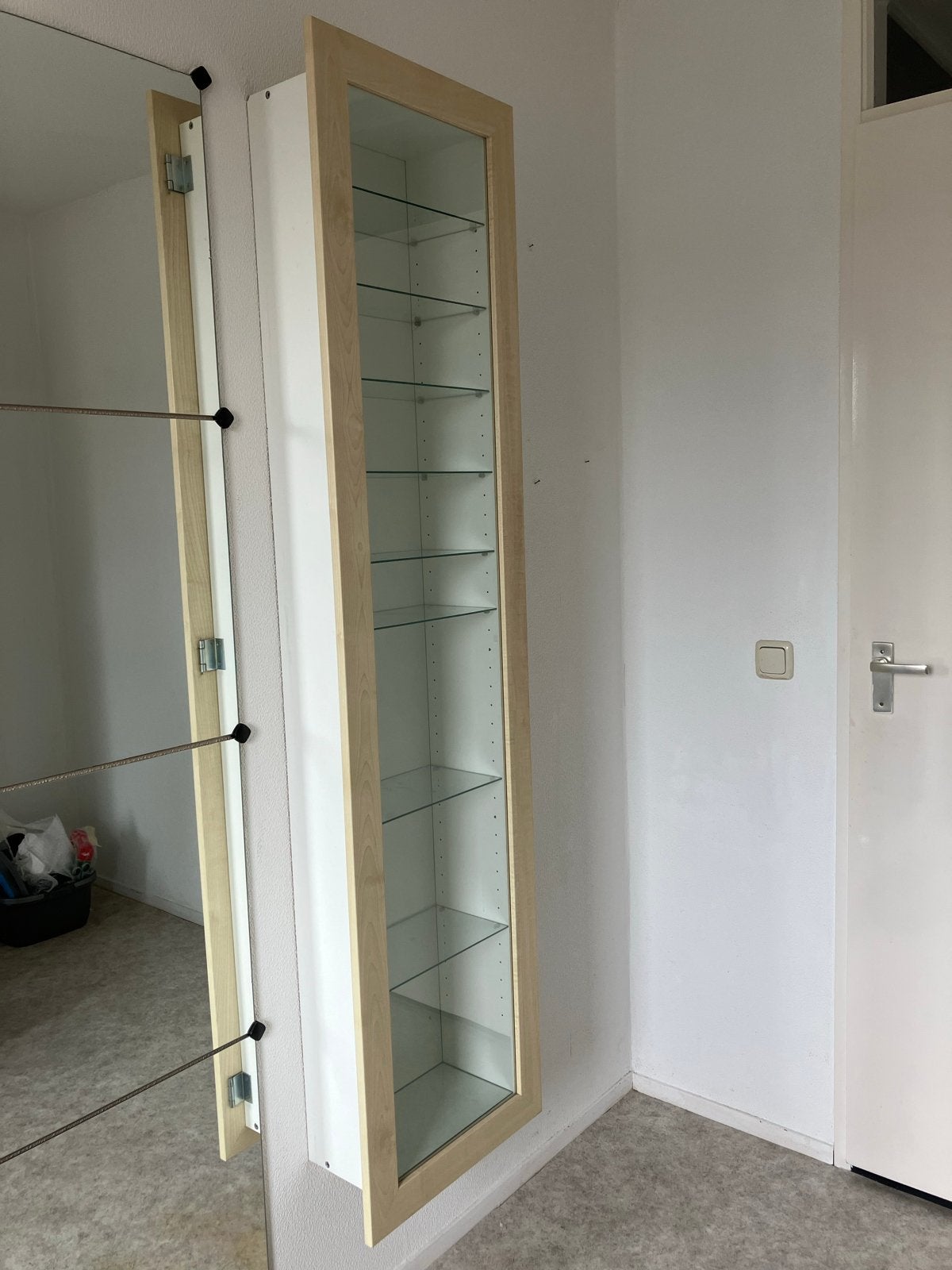 IKEA Bertby Vitrinekast - Glazen Deur en Planken, Ophalen, Minder dan 50 cm, Gebruikt, Glas