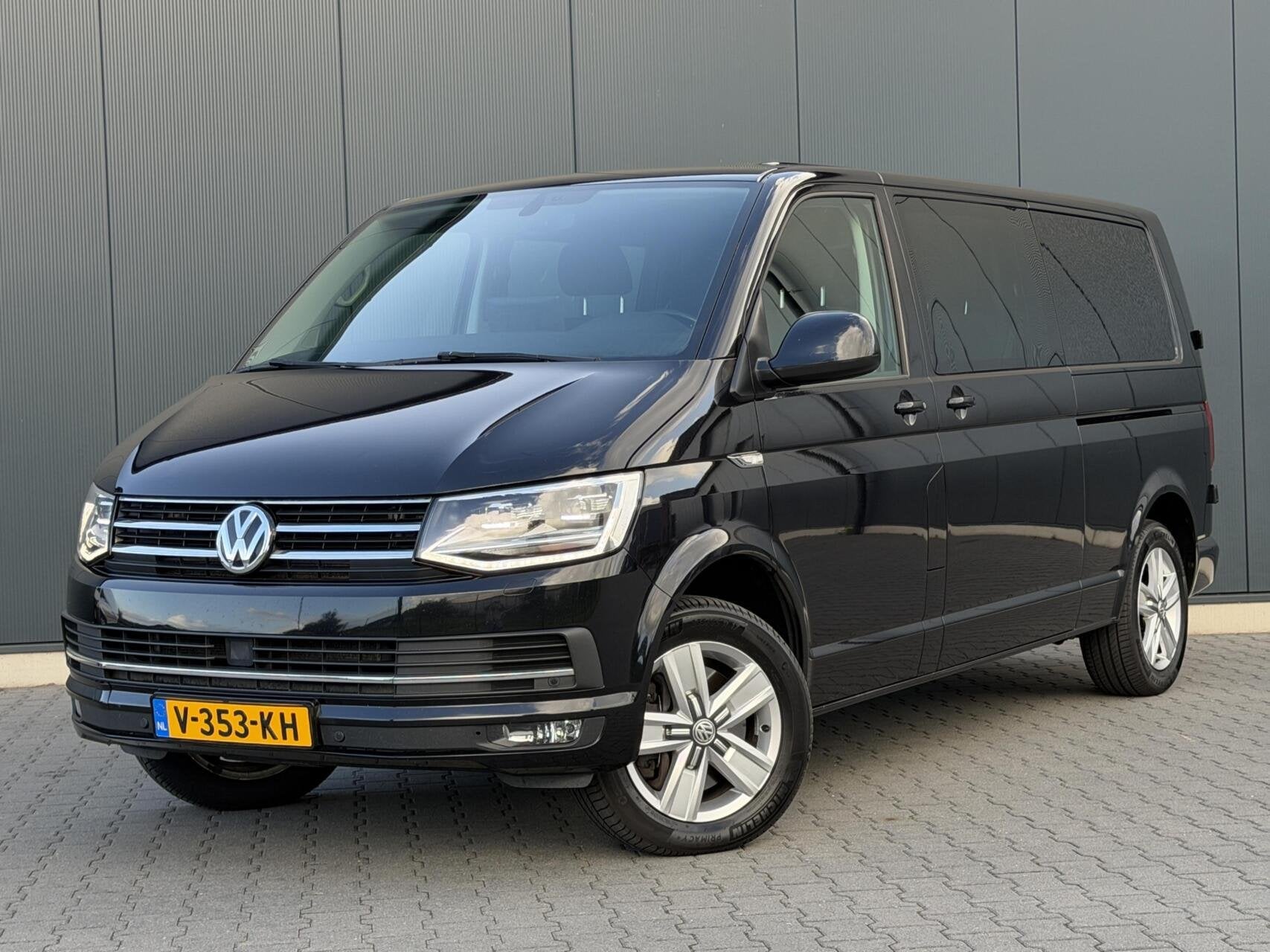 Volkswagen Transporter 2.0 TDI L2H1 DC Highline DSG - LED -, Automaat, Stof, Gebruikt, 4 cilinders