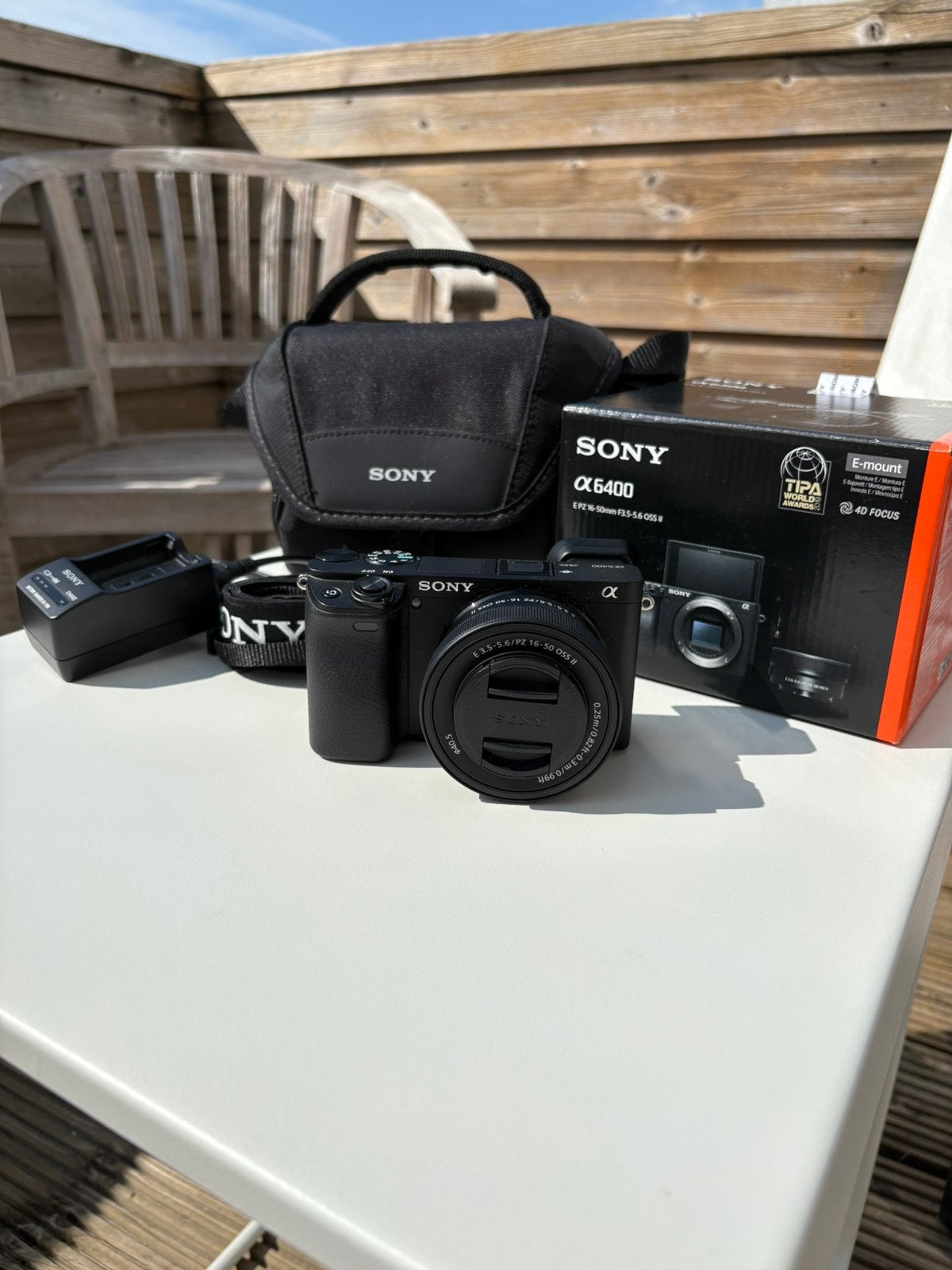 Sony Alpha A6400 + 16-50mm kitlens, zo goed als nieuw., Audio, Tv en Foto, Fotocamera's Digitaal, Ingebouwde flitser, Lensdop