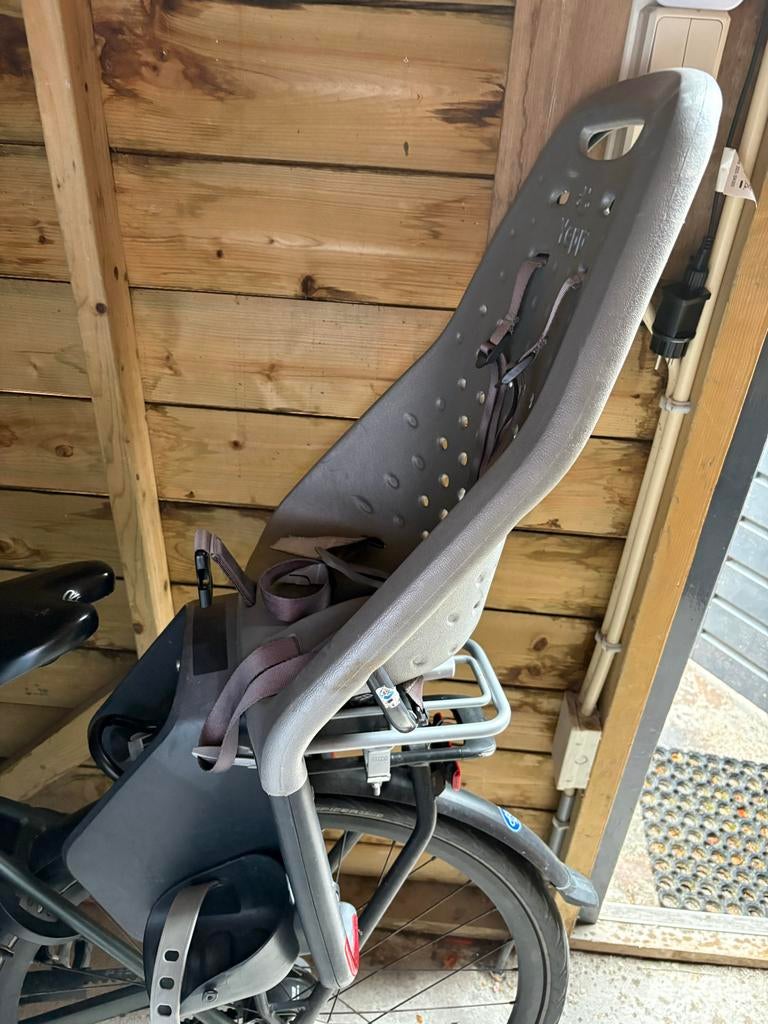 Yepp Maxi Achterzitje - Grijs, Fietsen en Brommers, Fietsaccessoires | Fietsstoeltjes, Achterzitje, Ophalen, 15 t/m 25 kg, Gebruikt