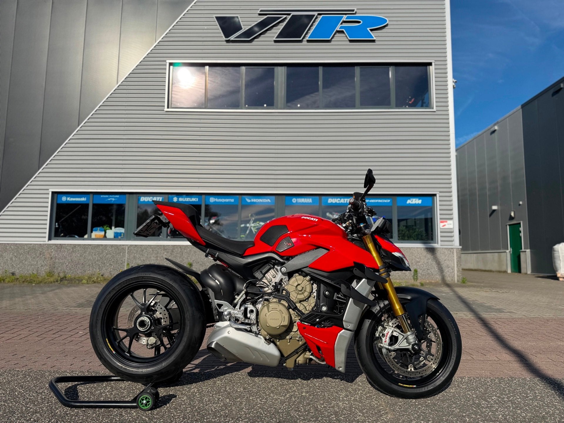 Ducati Streetfighter V4 S Desmo TOPSTAAT! Garantie mog, Via Antonio Cavalieri Ducati 3
40132  Bologna, IT, Bedrijf, Meer dan 35 kW