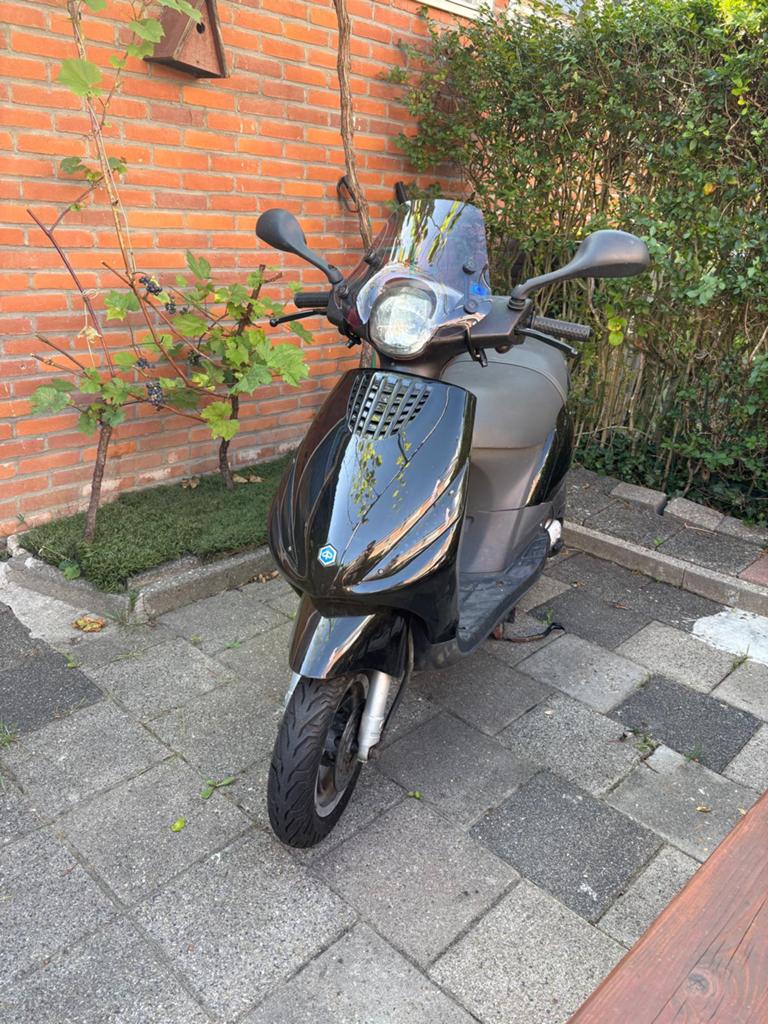 Piaggio Zip 2007 - Nieuwe banden, accu en meer!, Fietsen en Brommers, Snorfietsen en Snorscooters, Ophalen, Piaggio, Gebruikt