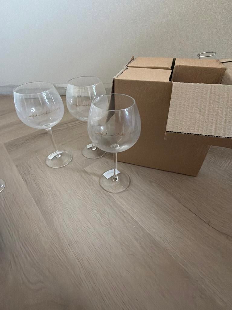 6 nieuwe Riviera Maison witte wijnglazen, Glas, Nieuw, Ophalen of Verzenden, Wit