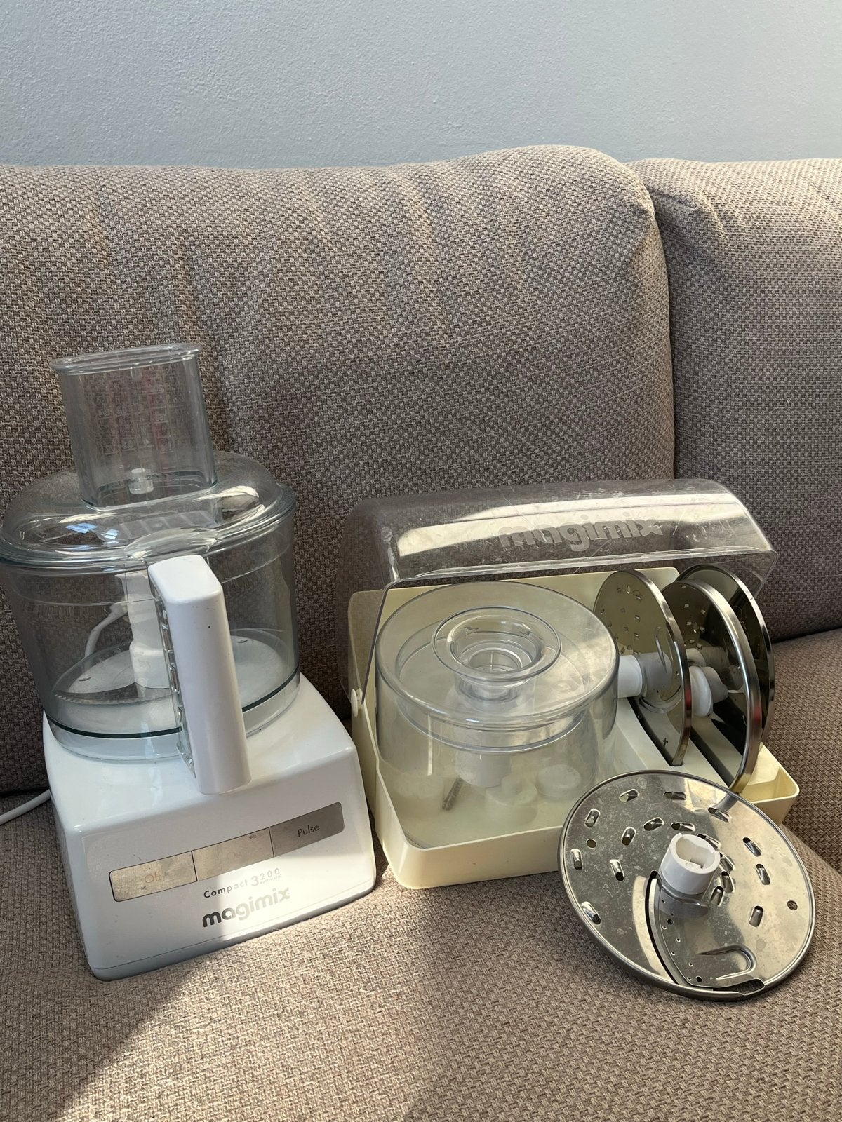 Magimix Wit 3200 Compact Foodprocessor met extra accessoires, Ophalen, Gebruikt