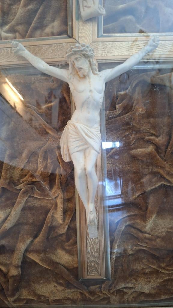 Antiek Kruisbeeld in Lijst - Christus aan het Kruis, Ophalen of Verzenden