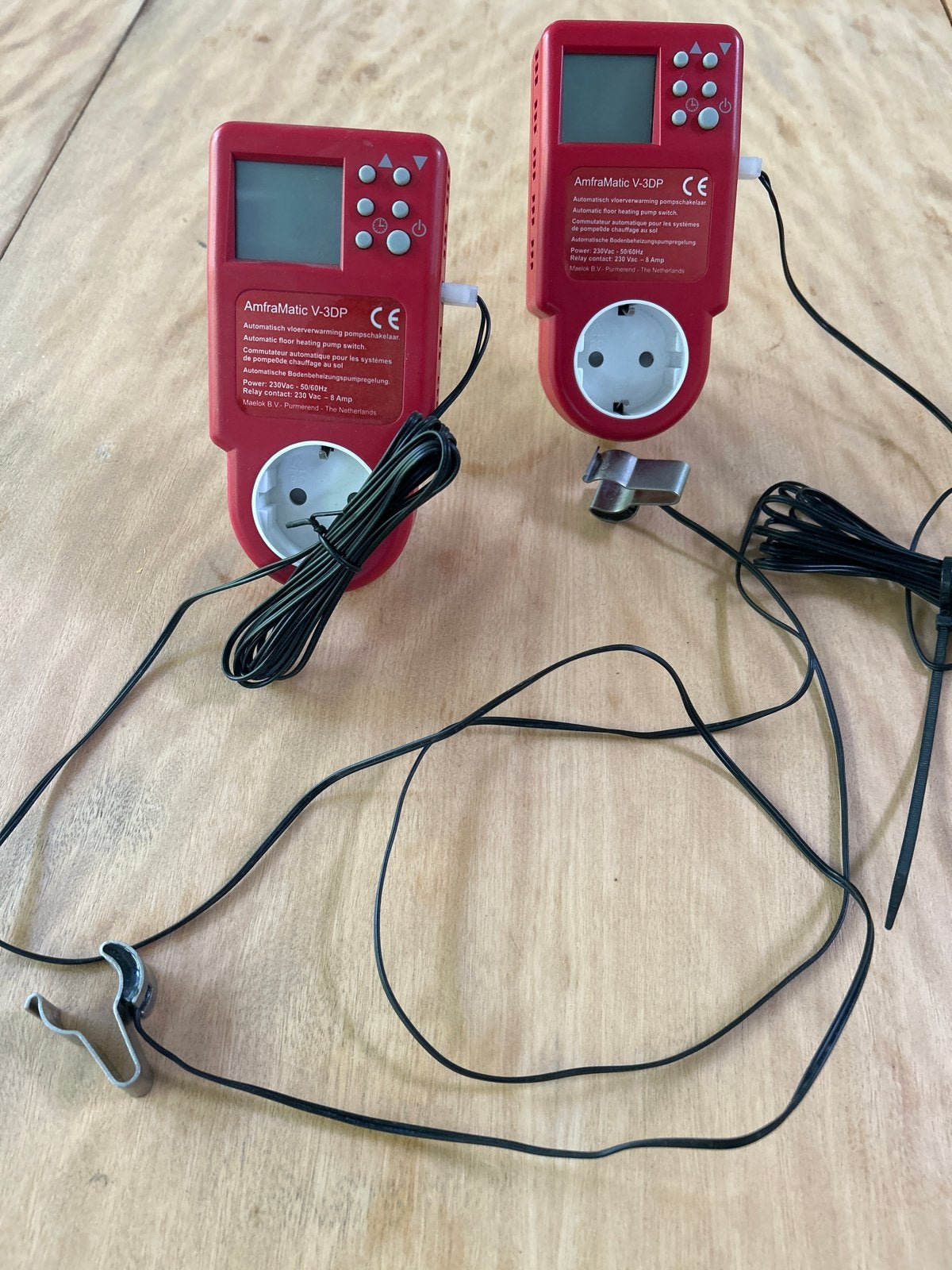 Twee AmfraMatic V-3DP automatische vloerverwarming pompschak, Doe-het-zelf en Verbouw, Thermostaten, Ophalen of Verzenden, Gebruikt