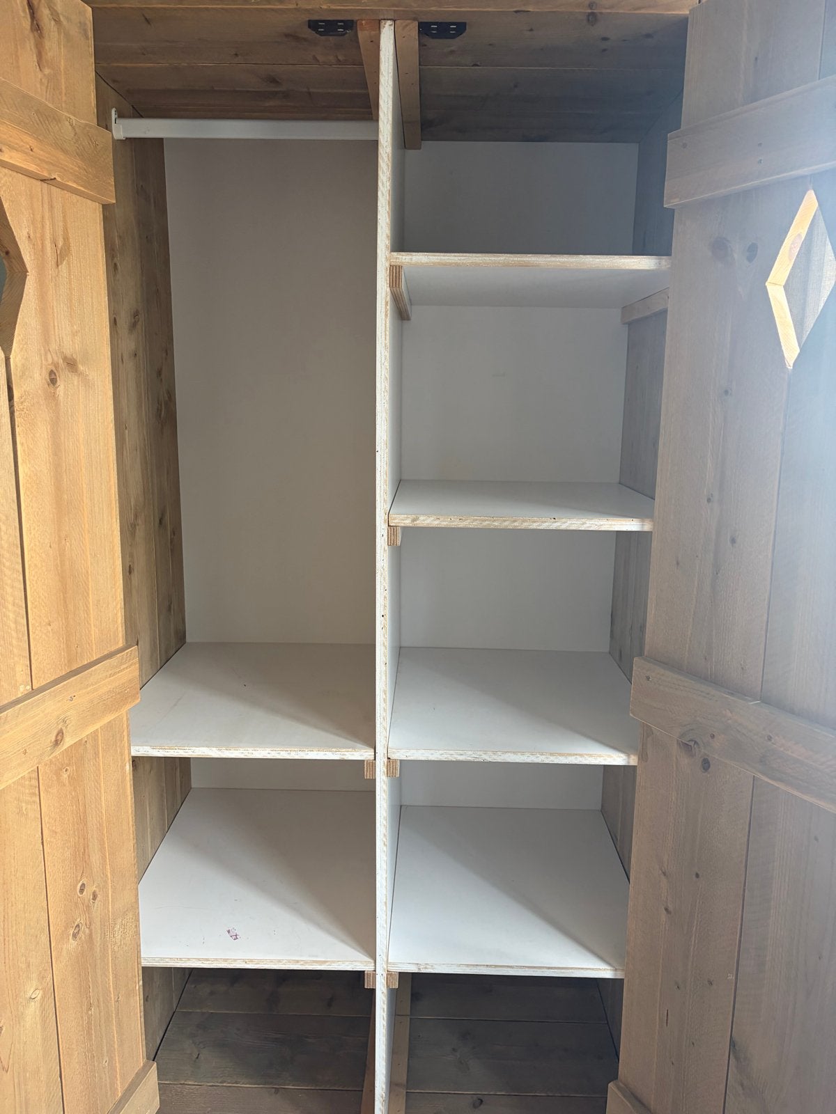Steigerhouten kast met legplanken en hangruimte, Met plank(en), Gebruikt, 200 cm of meer, Overige houtsoorten