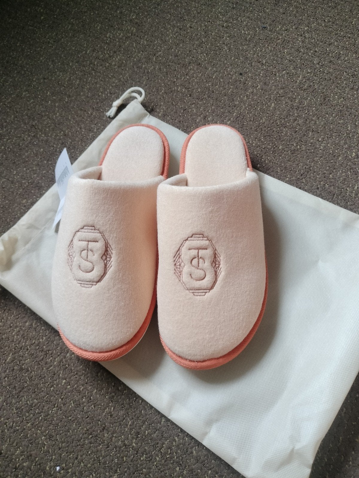 bieden! Taylor Swift Life of a showgirl slippers maat 42/43, Kleding | Dames, Taylor Swift, Verzenden, Nieuw