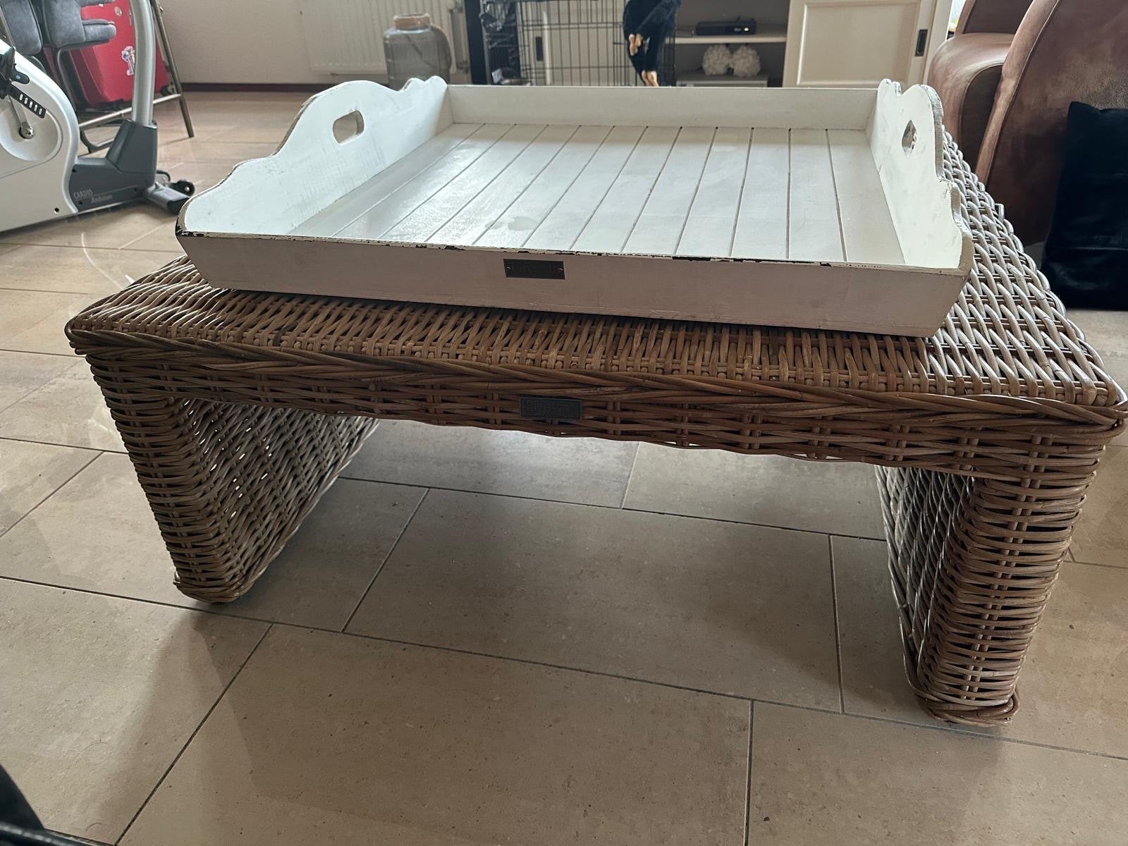 Vierkante rieten salontafel van Lifestijle met dienblad, Huis en Inrichting, Tafels | Salontafels, Ophalen, Overige materialen