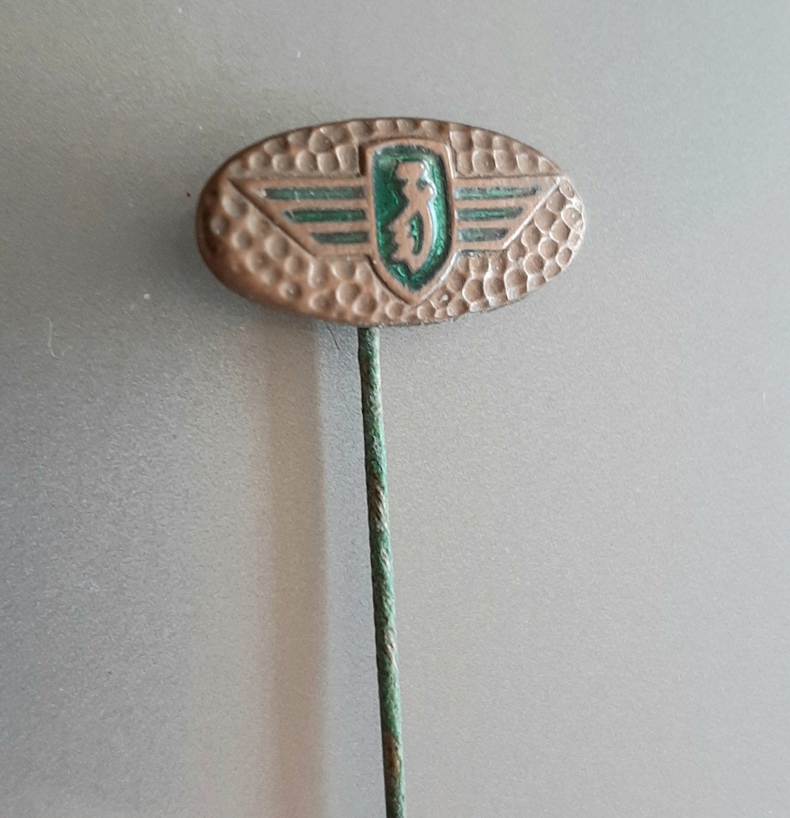 OUD ZÜNDAPP SPELDJE, EMAILLE EN HAMERSLAG UITGAVE, Verzenden, Gebruikt, Overige onderwerpen