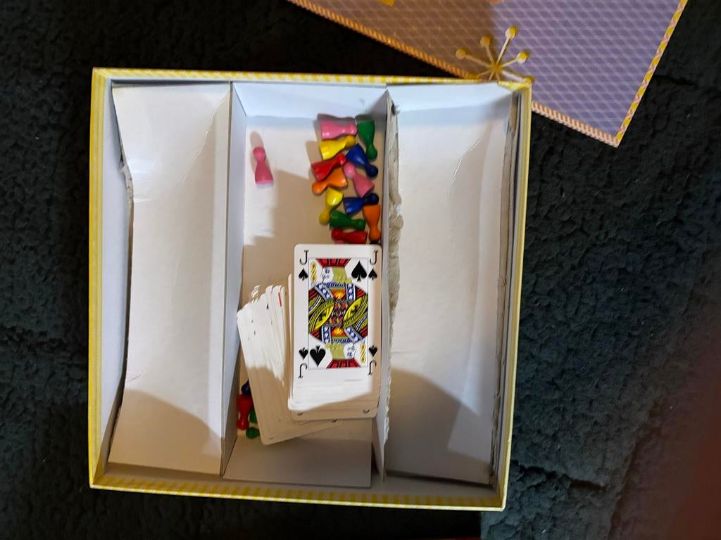 Keezen spel - Het leukste pest spel!, Hobby en Vrije tijd, Gezelschapsspellen | Bordspellen, Drie of vier spelers, Ophalen of Verzenden