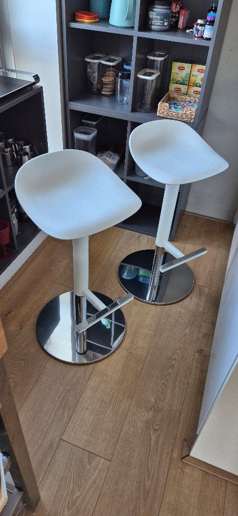 IKEA Barkrukken JANINGE Wit / SET van 2 / Ophalen Den Haag, Ophalen, 60 tot 90 cm, Zo goed als nieuw, In hoogte verstelbaar