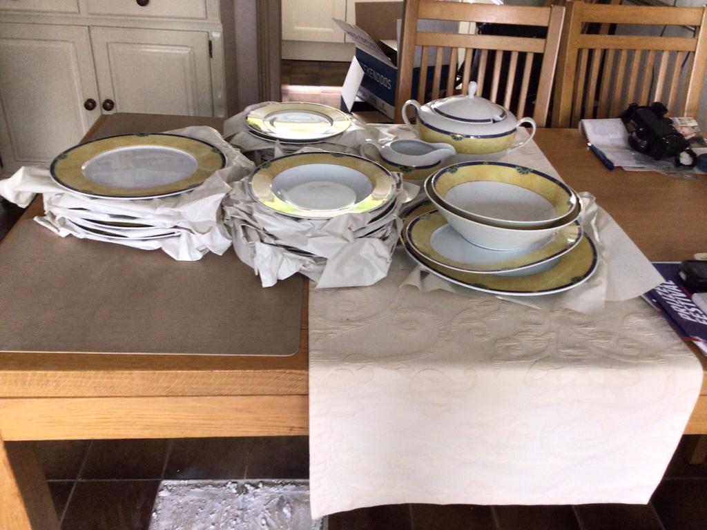 Exclusief servies, Ophalen