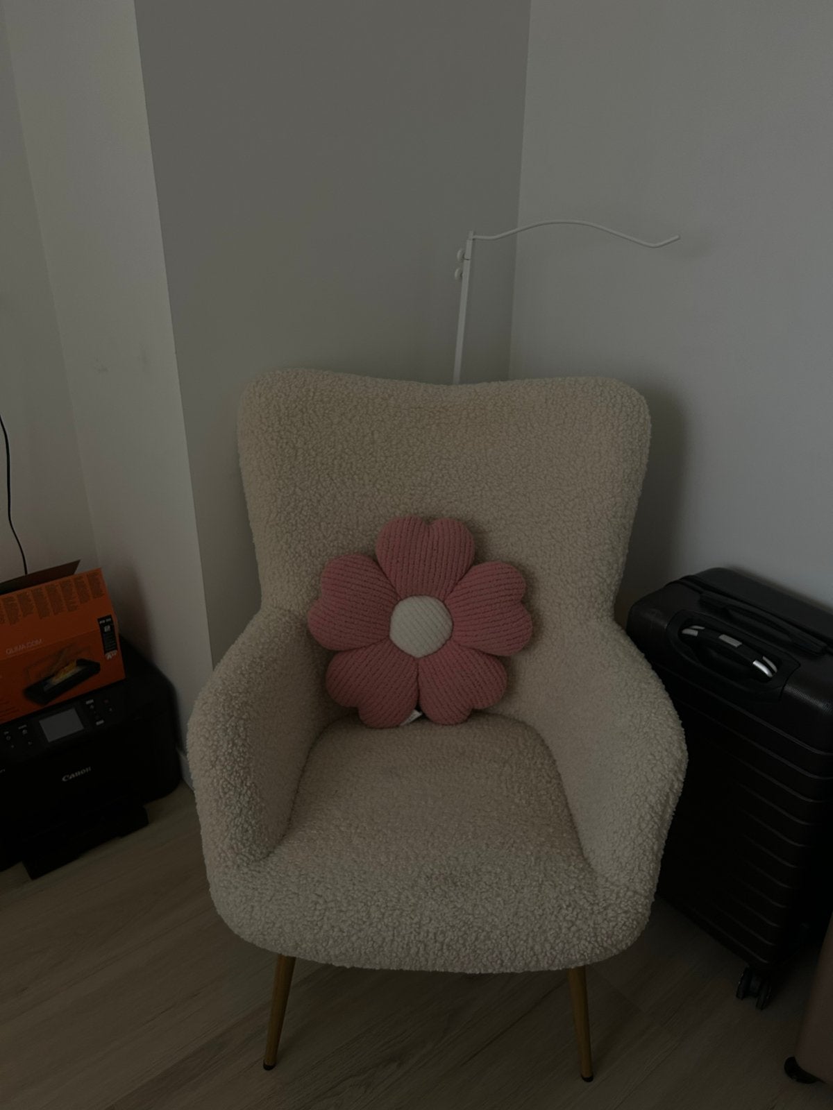 Fauteuil HUNDESTED off-white teddy/naturel eiken kleur, Huis en Inrichting, Fauteuils, Ophalen, 75 tot 100 cm, Zo goed als nieuw
