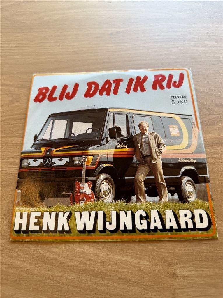 Henk wijngaard - Tussen rome en turijn, Ophalen of Verzenden, Zo goed als nieuw, Nederlandstalig