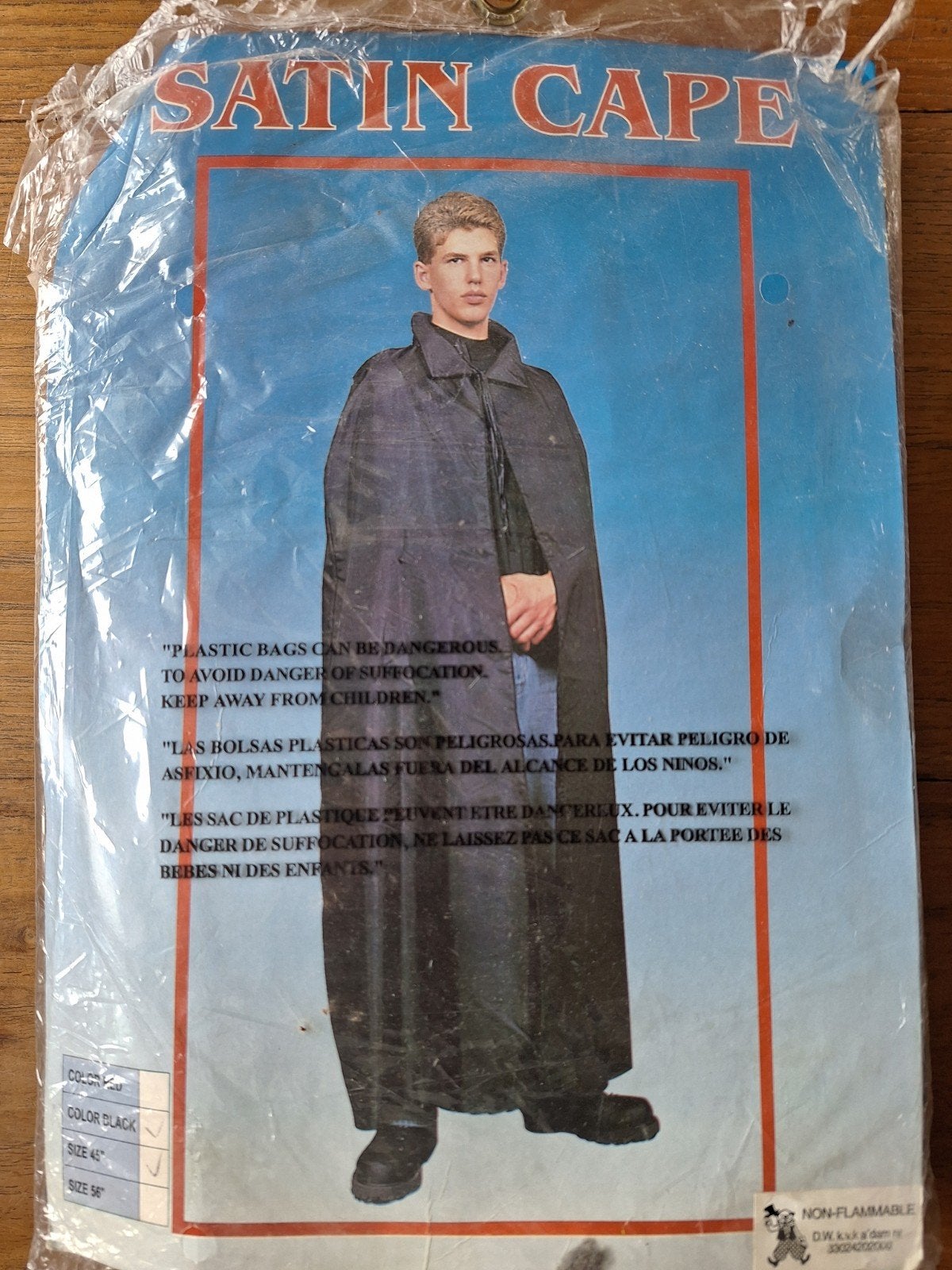 Lange zwarte satijnen cape voor verkleedparty., Kleding | Dames, Carnavalskleding en Feestkleding, Carnaval, Maat 46/48 (XL) of groter