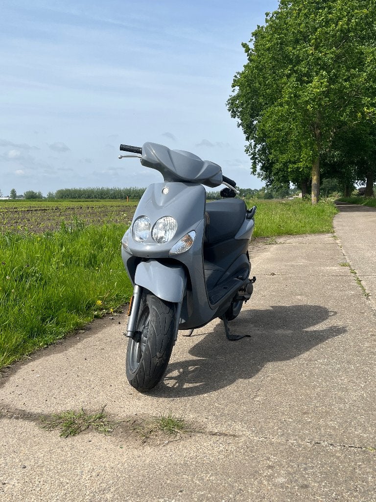 Yamaha Neos / MBK Ovetto 50cc (4-takt) Nardo Grey – B-Klasse, Fietsen en Brommers, Scooters | Yamaha, Ophalen, Gebruikt, Maximaal 45 km/u