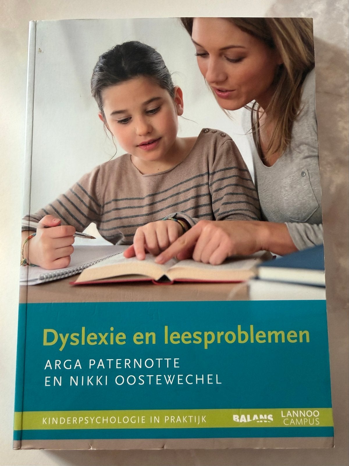 Dyslexie en leesproblemen - Arga Paternotte & Nikki Oostewec, Boeken, Ophalen of Verzenden, Gamma, Gelezen, Overige niveaus