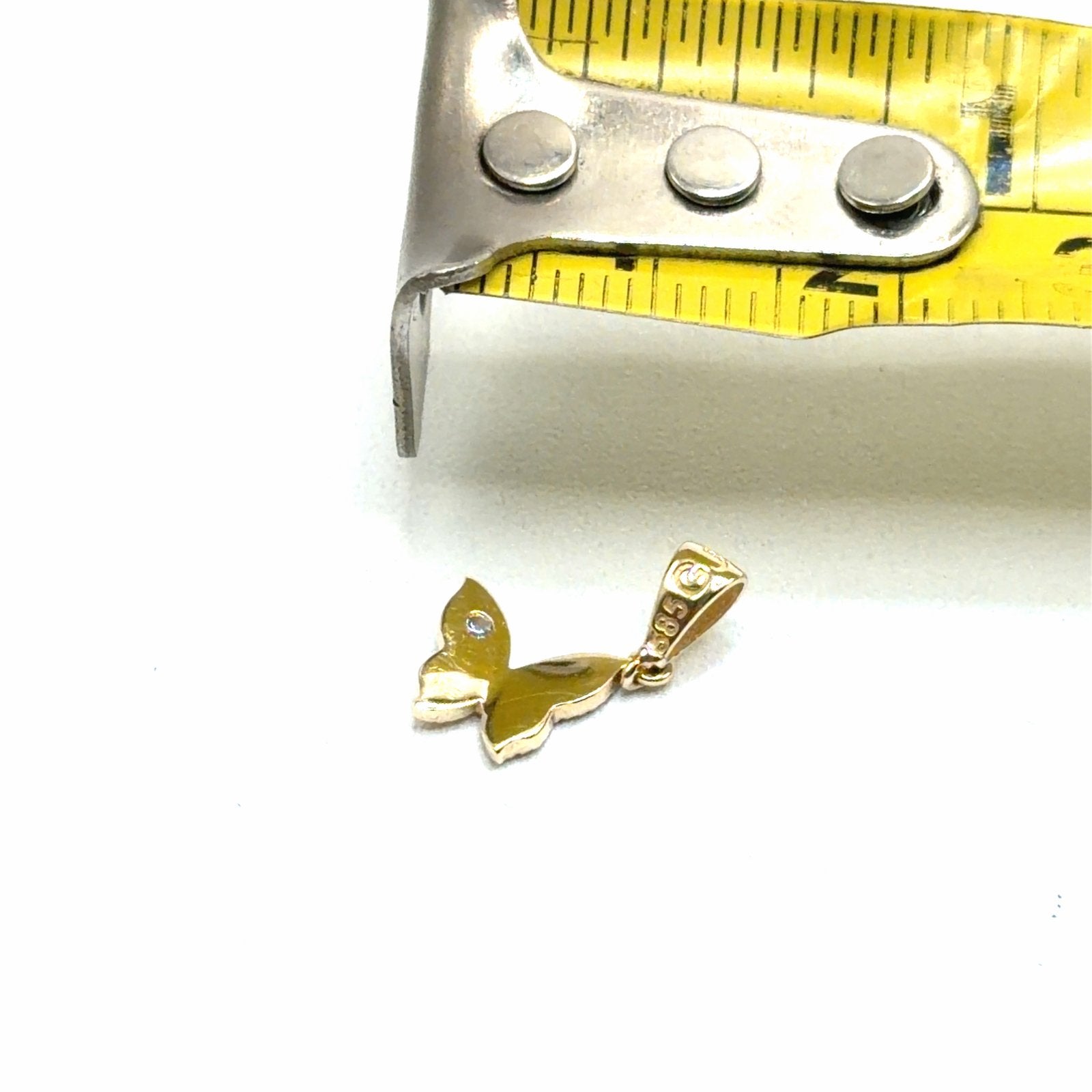 Gouden ketting met vlinder hanger en diamantje, W, Nieuw, Ophalen of Verzenden, W