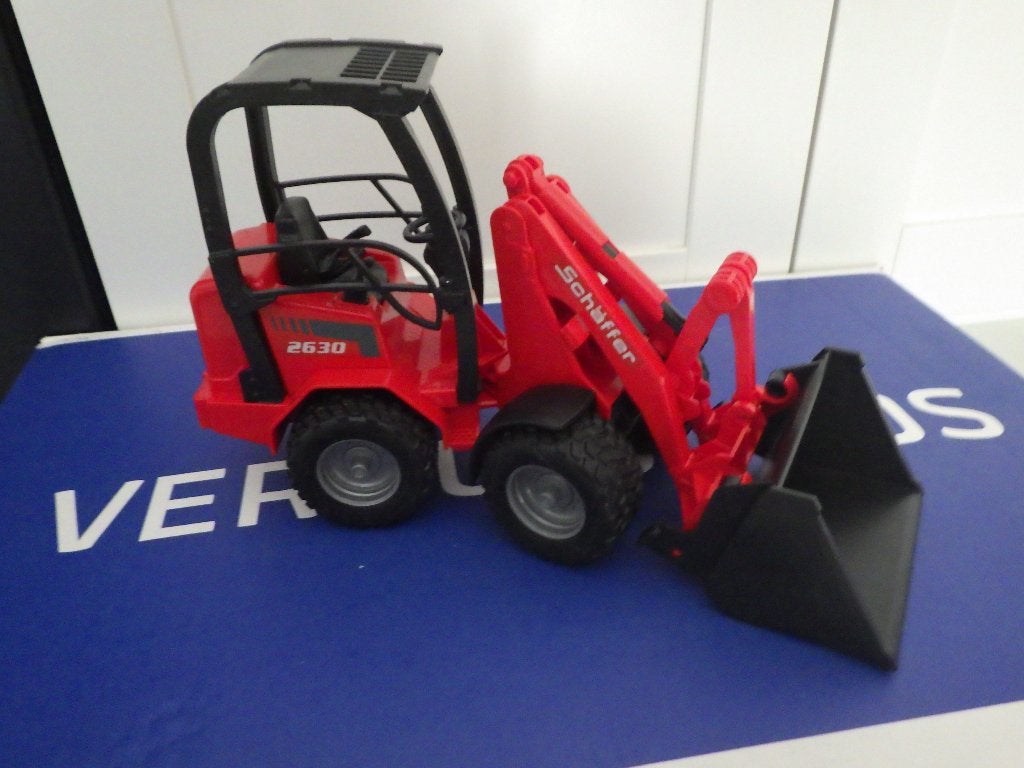 Bruder Schaffer compactlader, Ophalen