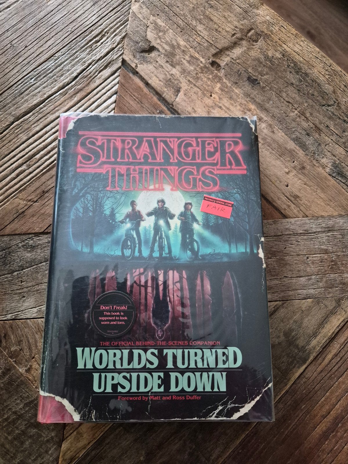 Stranger Things Worlds Turned Upside Down, Ophalen of Verzenden, Zo goed als nieuw, Matt duffer