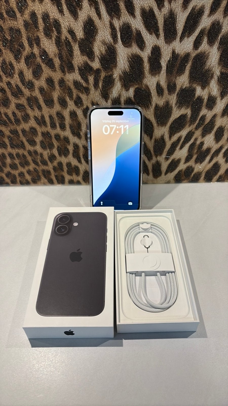 Iphone 16 - bijna nieuw - batterijconditie 100%, Telecommunicatie, Mobiele telefoons | Apple iPhone, Ophalen, 128 GB, Zwart, IPhone 16
