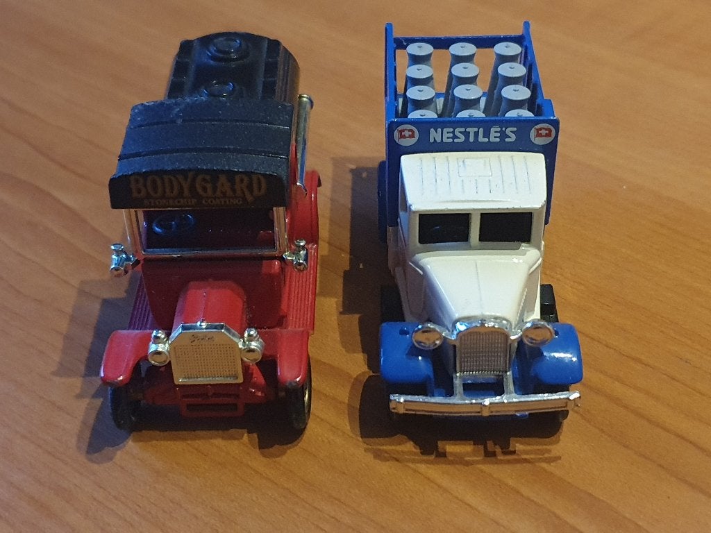2 modelauto's, Ophalen of Verzenden, Zo goed als nieuw, Bus of Vrachtwagen