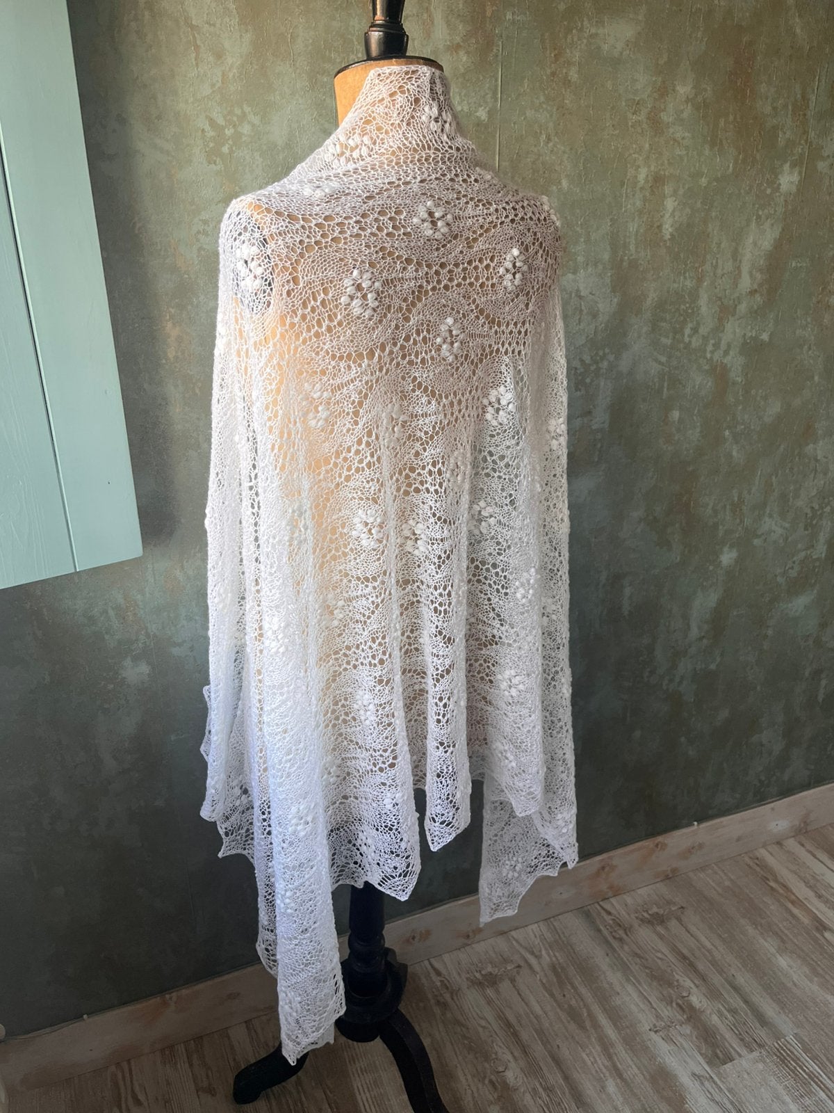 Handgebreide witte “Haapsalu Shawl”/ Omslagdoek /Stola, Ophalen of Verzenden, Nieuw, Wit, Accessoires